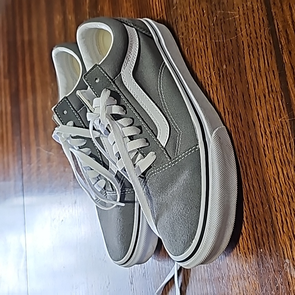 Vans Women's 8.0 Gray Skate Shoes Casual Low Top Deluxe Comfort